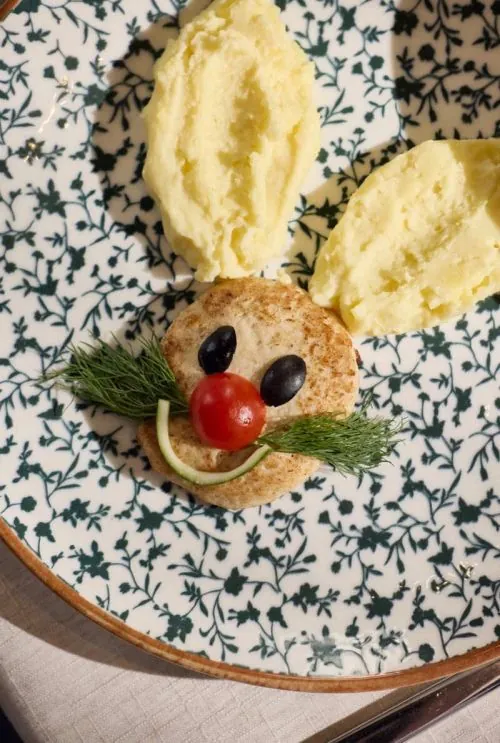 Котлета куриная «Зайчик» с картофельным пюре